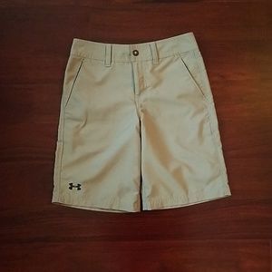 Boys Underarmour Heatgear golf shorts size 10